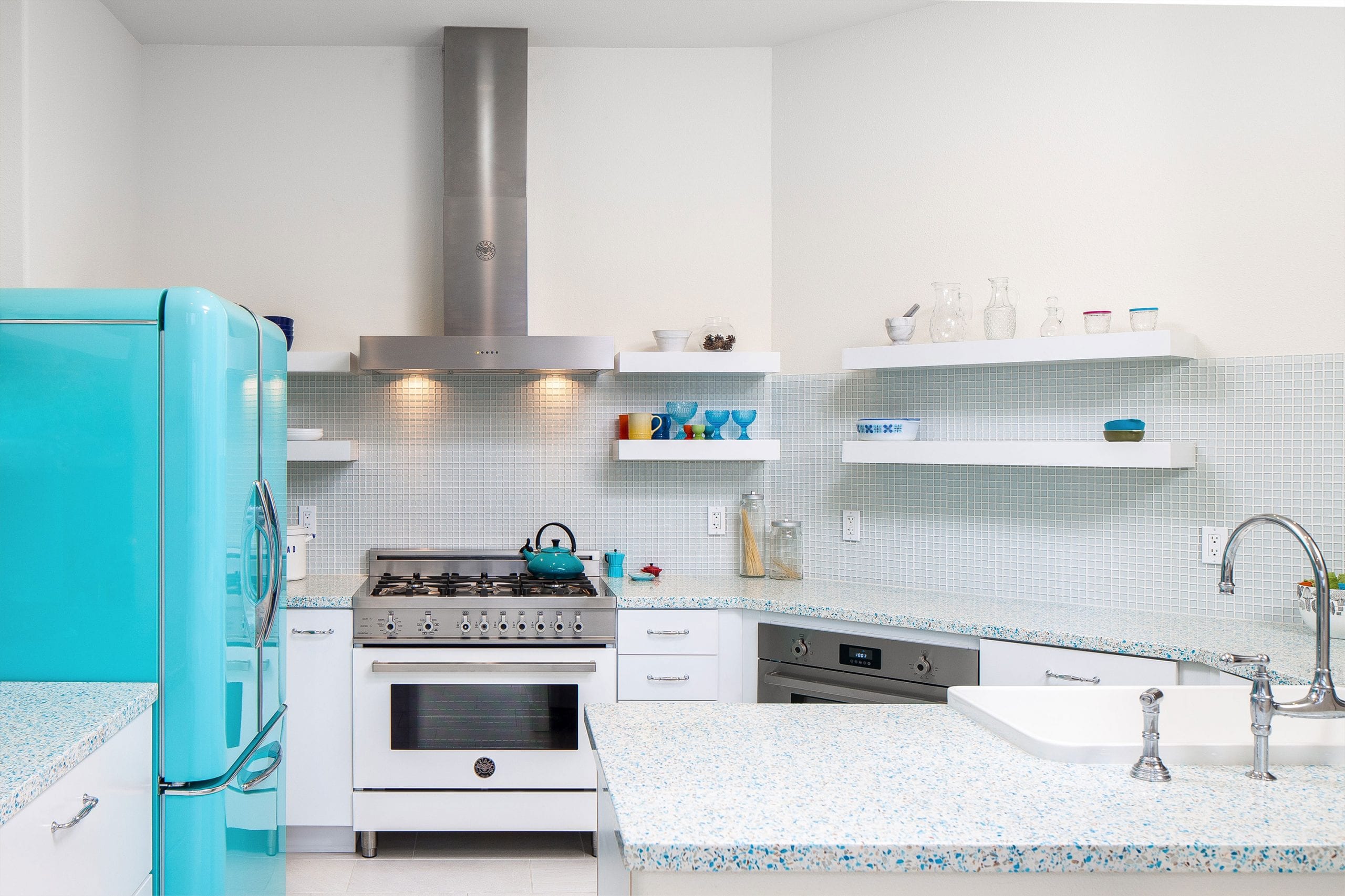 Kitchen with retro color scheme 