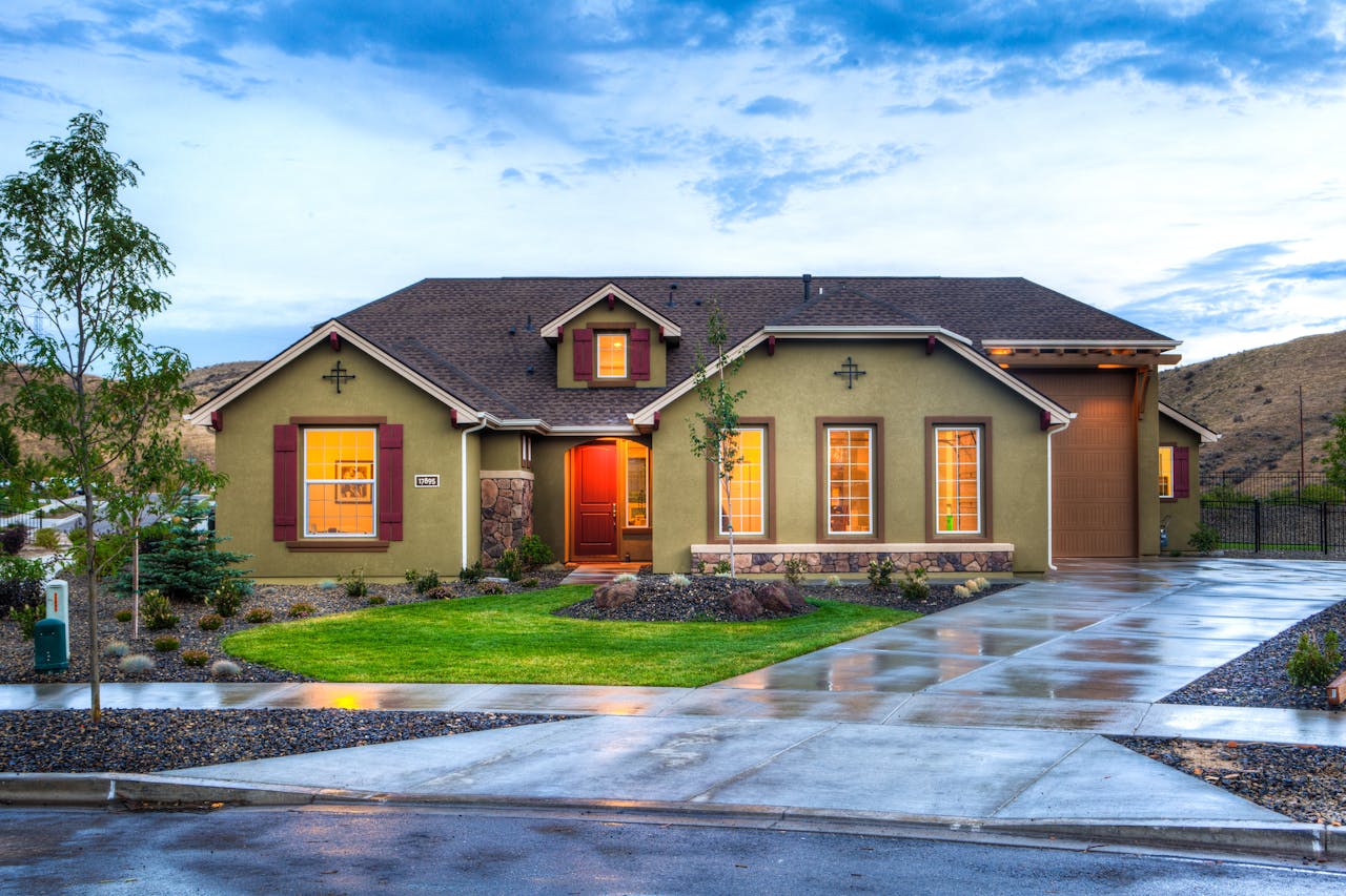 Home with front yard shot that showcases good curb appeal practices