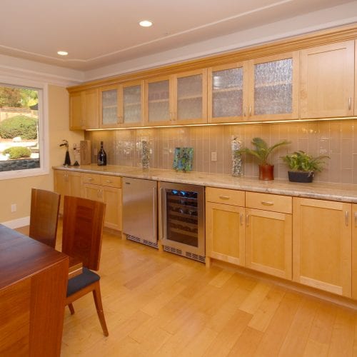 Dining room with full bar on back wall