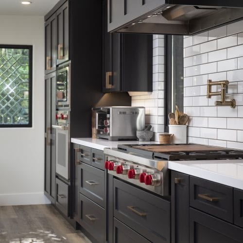 Stainless steel stove with red gas knobs