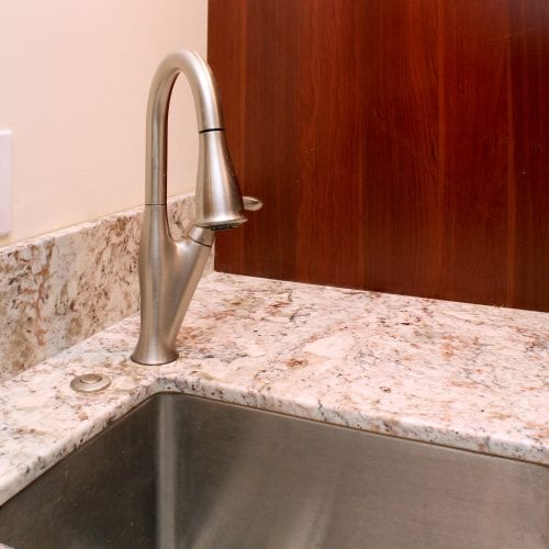 Kitchen sink with detachable faucet head