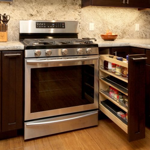 Stove and oven with pull-out cabinet on the side