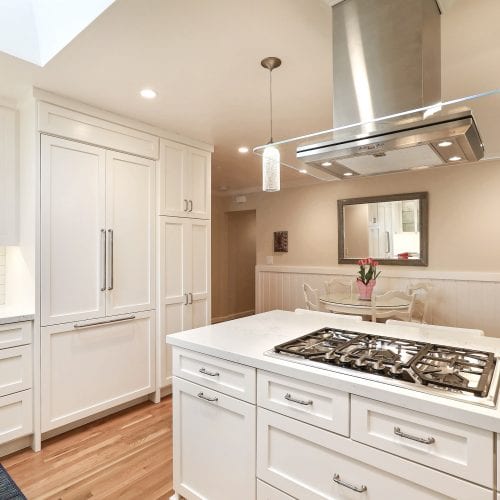 Stovetop mounted on top of kitchen island