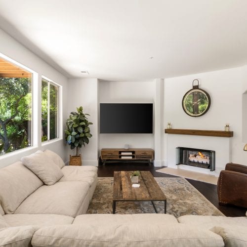 Living space with mounted TV in alcove